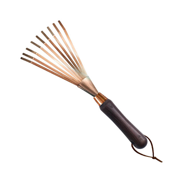 Hand groove knife
Copper head
Quality wooden handle